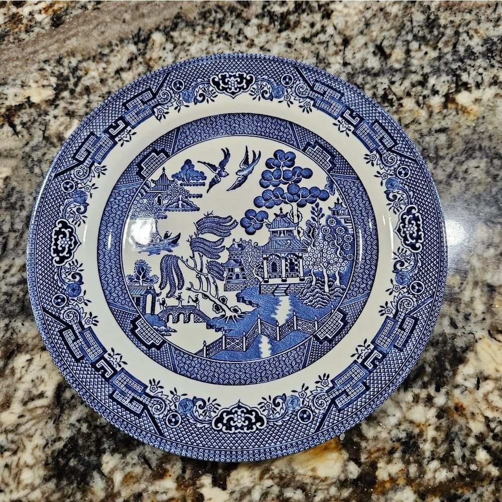 VINTAGE Churchill England Blue Willow Dinner Plate 10 1/4" diameter